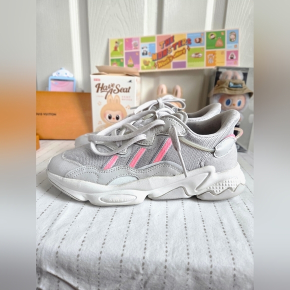adidas Ozweego J 'Grey Beam Pink' | Big Kids 6 = Women’s 7 | Gently Used - Picture 3 of 4
